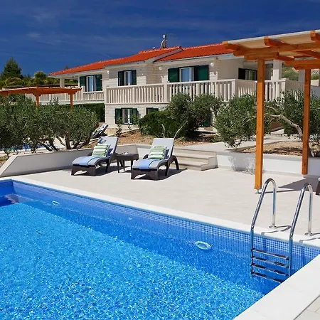 Homes Oliva * Bol